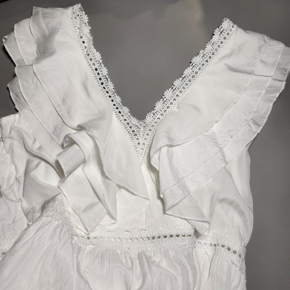 SIZE Large White Bohemian Maxi Dress with lace and ruffles V-neckline Light. - Picture 6 of 13